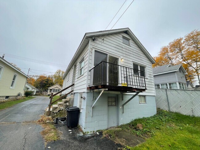 Building Photo - Cute Home In Scotia! MUST See!