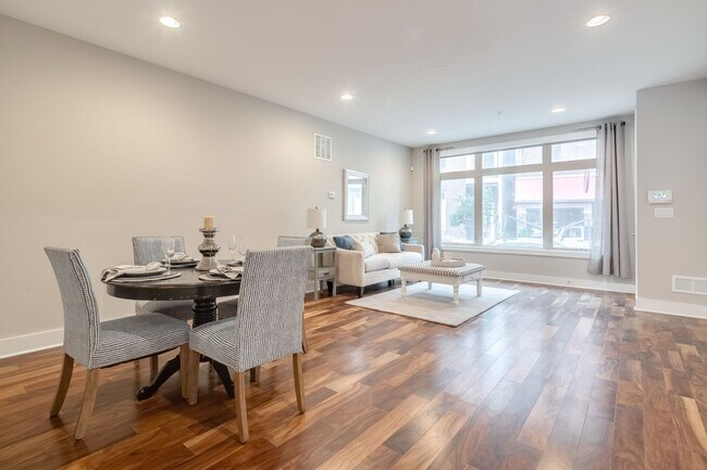 Foto del edificio - Northern Liberties Townhome with Parking