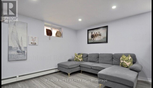 Photo du bâtiment - 442 Highland Rd E