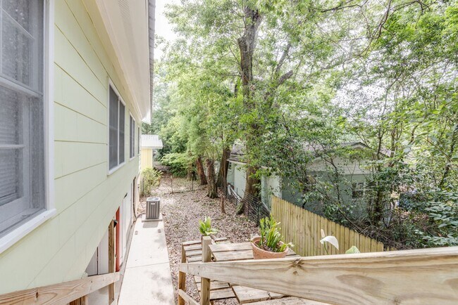 Foto del edificio - 3 Bedroom, 2 Bath Home Available 10/1/2025...