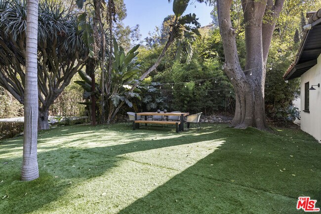 Building Photo - 2936 La Castana Dr