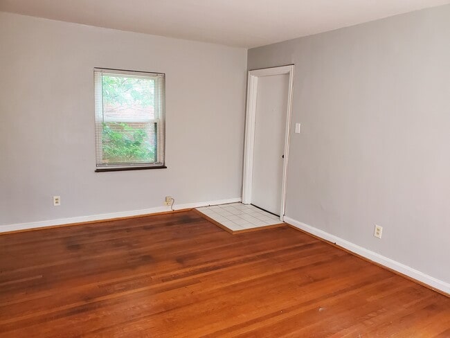 Building Photo - 2363 Ravine St