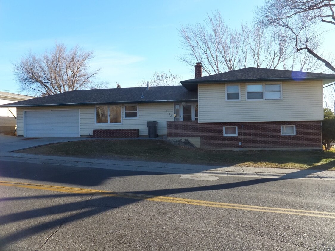 Primary Photo - 1702 Edgar St