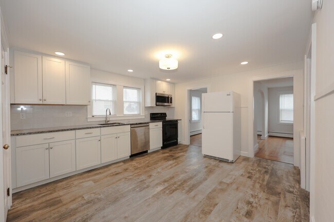 Building Photo - 154 Manning St