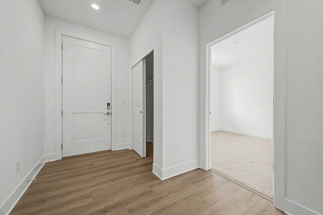 Building Photo - 689 Saddle Dr