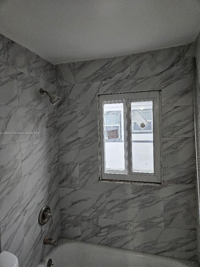 Foto del edificio - 148 NE 78th St