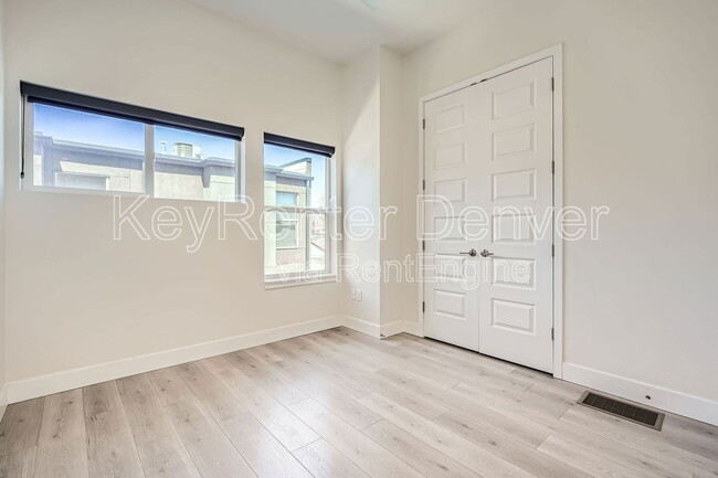 Foto del edificio - 3044 Wilson Ct