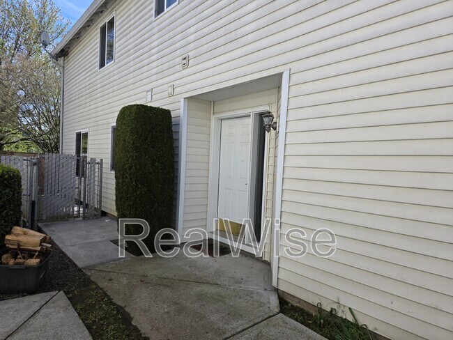 Building Photo - 3109 NE 118th Ave