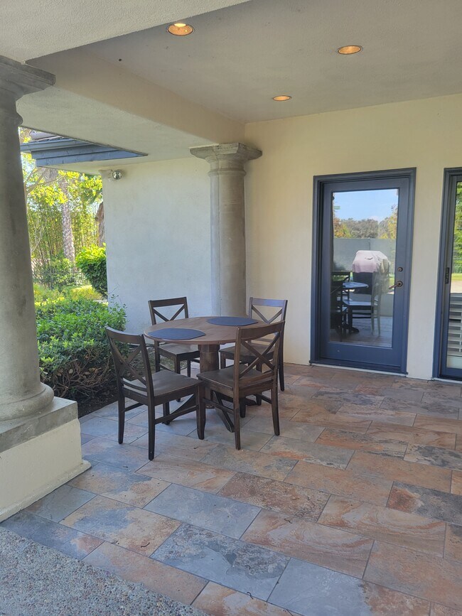 Building Photo - 3901 Stonebridge Ln