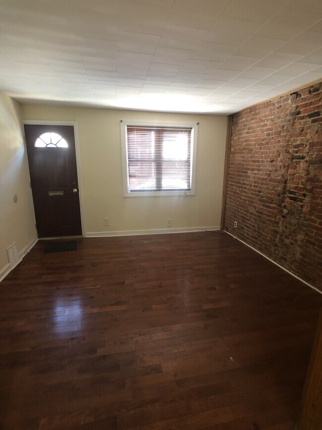 Building Photo - Well-maintained Passyunk Square 2 Bedroom Home! W/D! Yard!