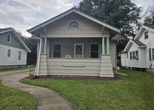 Building Photo - 1112 S W Ave