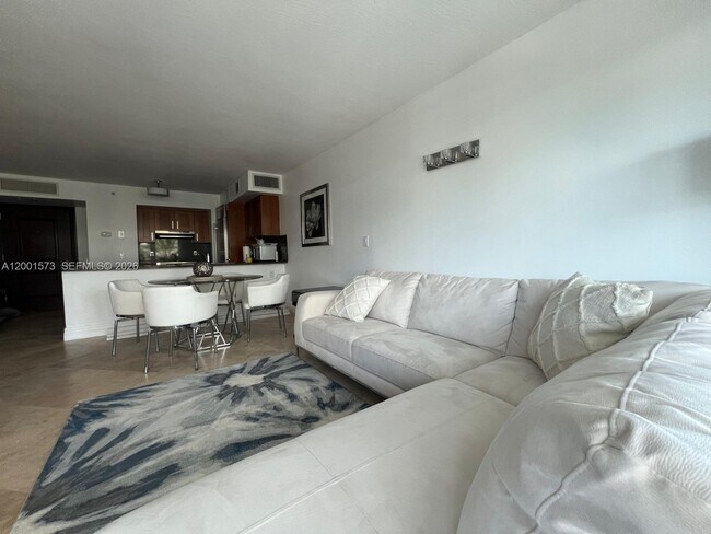 Foto del edificio - 9499 Collins Ave