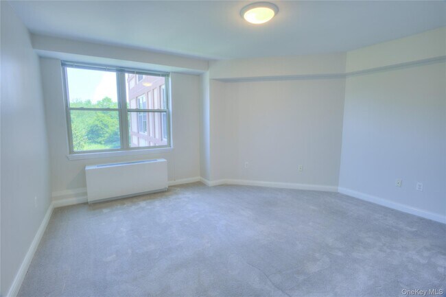 Foto del edificio - 300 E Overlook