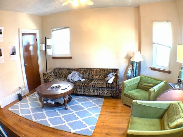 Foto del edificio - 830 Parker St