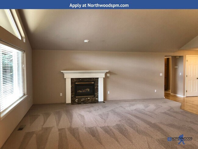 Foto del edificio - Very Nice 3 Bedroom 2 Bathroom Home-Locate...