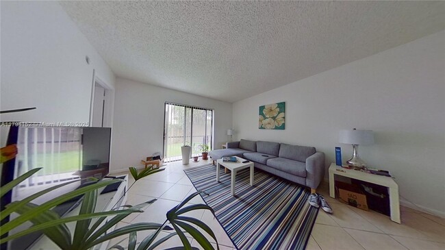 Foto del edificio - 21904 Lake Forest Cir