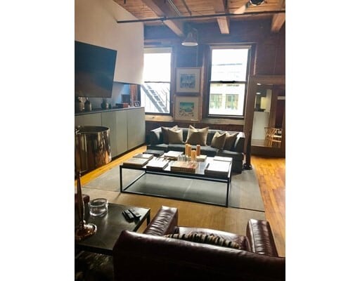 Building Photo - 326 A St