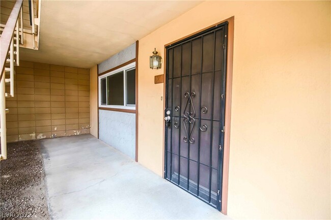 Building Photo - 356 E Desert Inn Rd