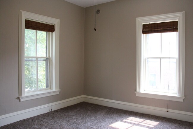 Building Photo - Triplex