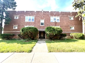 Building Photo - 915 W 95th St