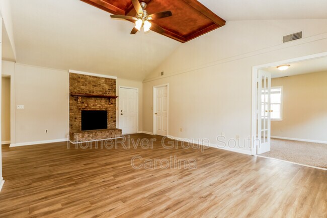 Building Photo - 1311 Hampton Dr