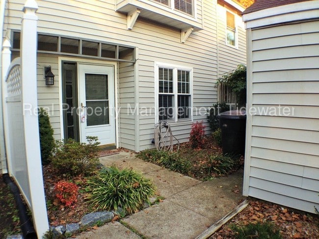Building Photo - 5028 Glenwood Way