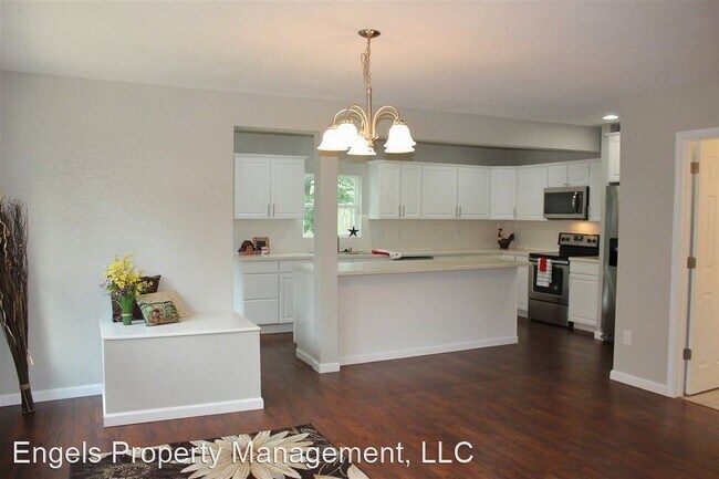 Building Photo - 3 br, 3.5 bath House - 521 W 4th