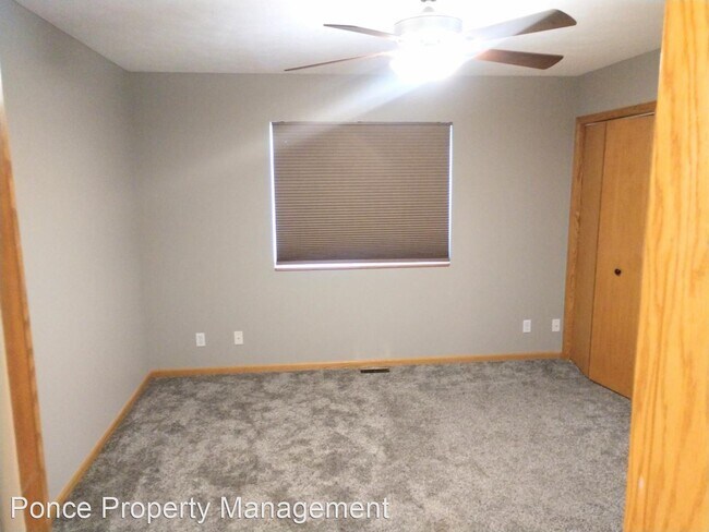 Building Photo - 4 br, 3 bath House - 7440 S 16th St