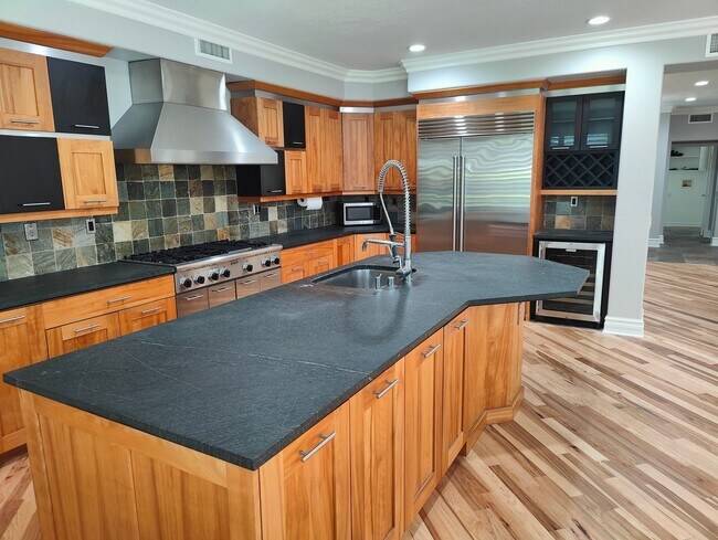 Building Photo - 1417 Sea Ridge Dr
