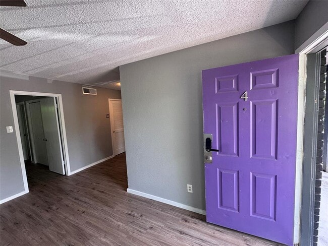 Foto del edificio - 309 E Dean Ave