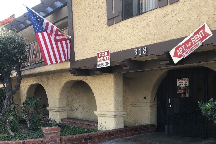 Ft entry - 318 W Chevy Chase Dr