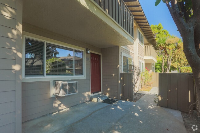1BR, 1BA - Patio - Park Square Apartments
