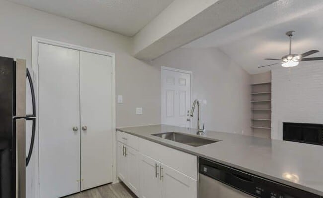 Building Photo - 2 bedroom in Dallas TX 75287