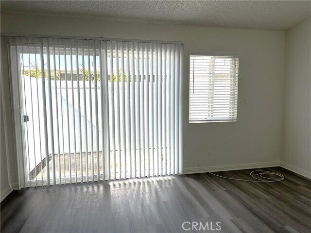 Foto del edificio - 25018 Eshelman Ave