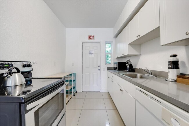 Foto del edificio - 9850 E Bay Harbor Dr