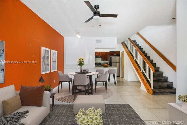 Foto del edificio - 18352 NW 68th Ave