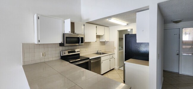Building Photo - 6943 SW 40th St