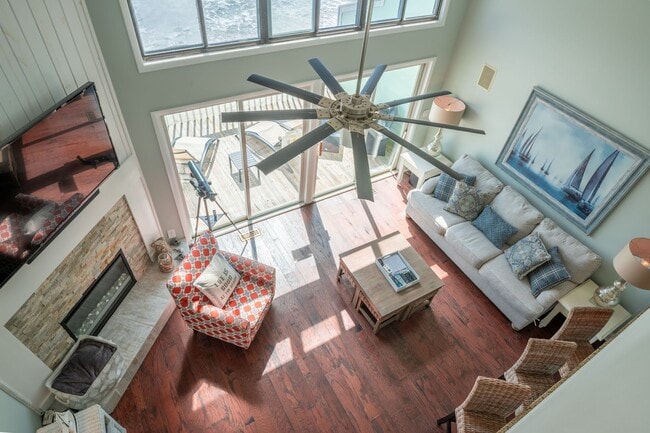 Building Photo - OCEANFRONT, OFF-SEASON FURNISHED UNIT (SEPT-MAY)