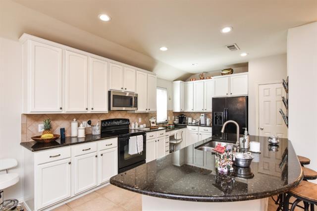 Building Photo - 1700 Bluebird Dr