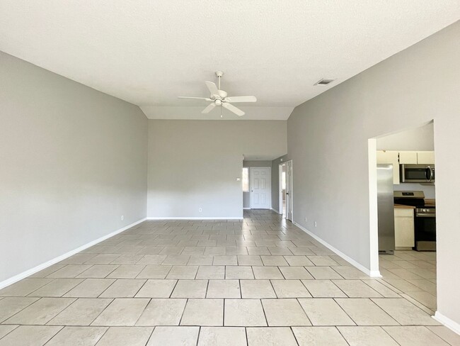 Building Photo - Cute 2/2 Townhouse in Great Winter Park Lo...