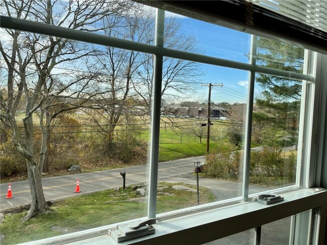 Building Photo - 49 Hommocks Rd