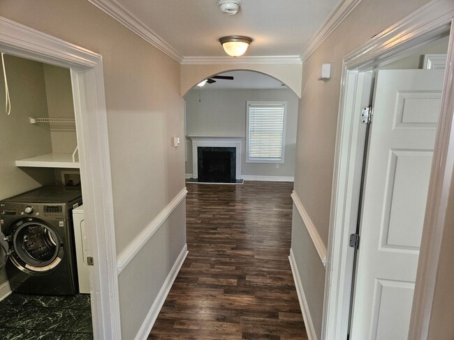 Building Photo - Darling 3br2ba ranch home with 2 car garage!