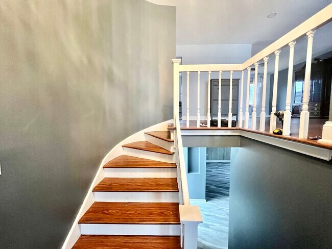 Foto del edificio - 452 N Pioneer Dr