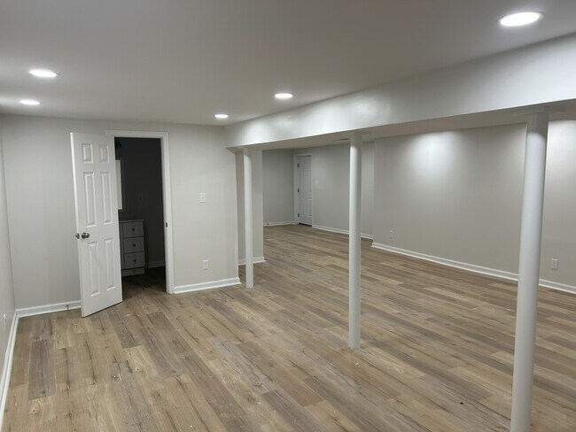 Foto del edificio - 2620 Thornhill Rd NW