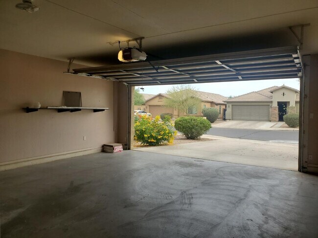 Foto del edificio - 45967 W Starlight Dr