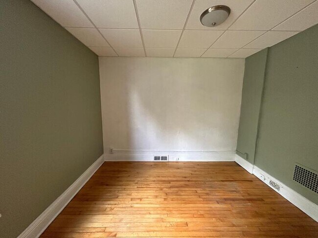 Foto del edificio - 110 S Blair St