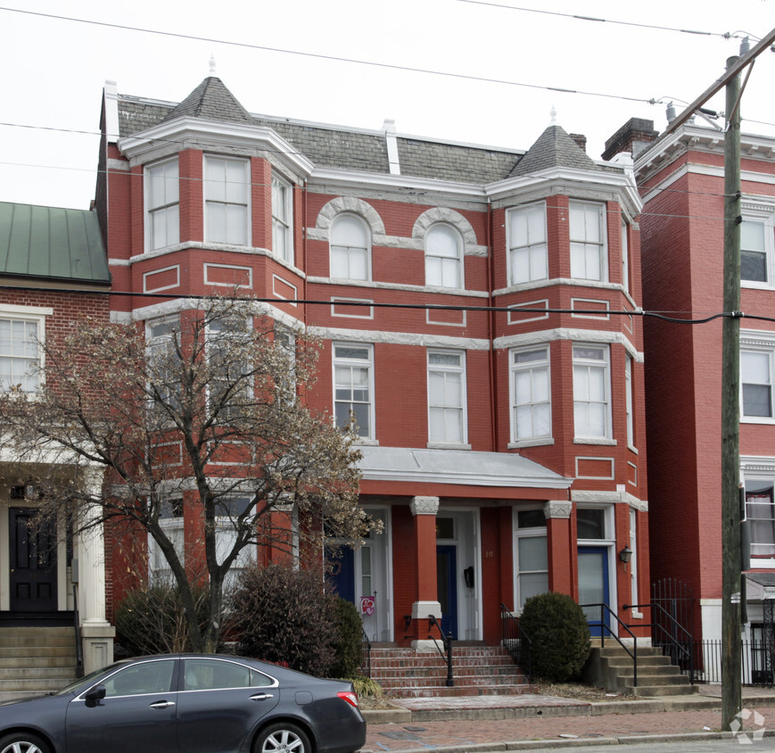 Foto principal - 8-10 E Main St