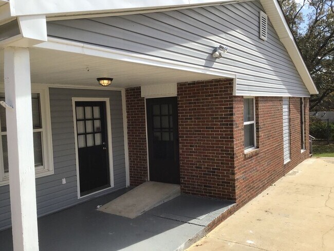 Foto del edificio - 5810 Blueridge Dr