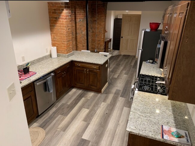 Foto del edificio - 40 N Main St