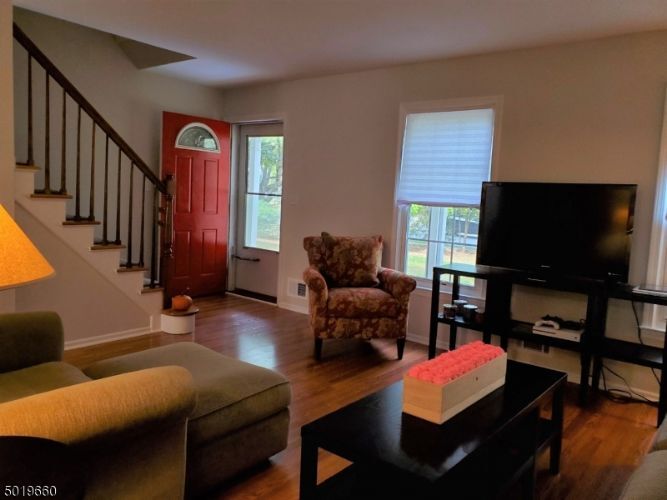 89 E Main St, Mendham, NJ 07945 Room for Rent in Mendham, NJ